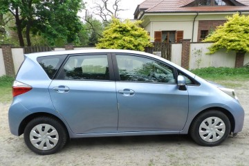 czyli YARIS z bagażnikiem. Niezawodny i praktyczny